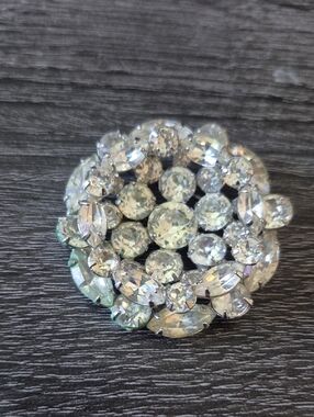 WEISS Signed Brooch Rhinestone 1950s vintage